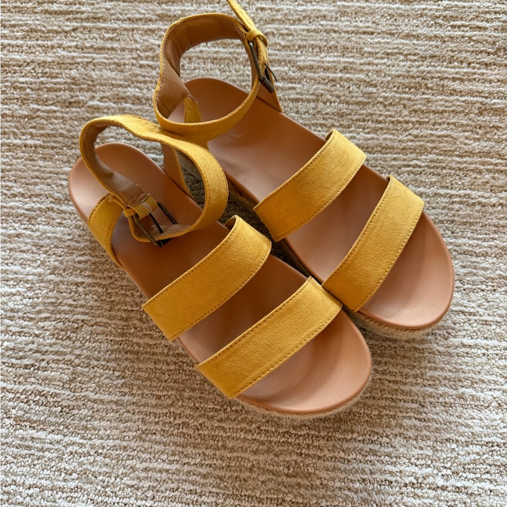 Universal Thread Yellow Espadrille Platform Sanda… - image 2